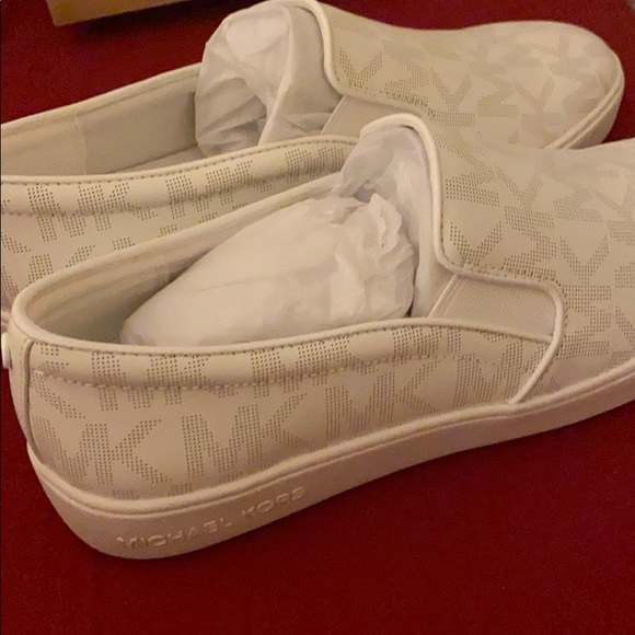 Pair of Michael Kors size 10 slip on shoes - Picture 5 of 7